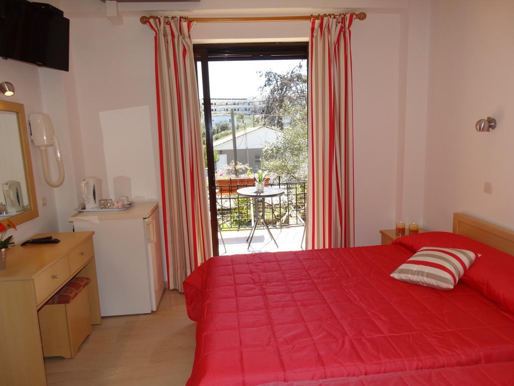 Dassia Beach Pension 部屋 写真